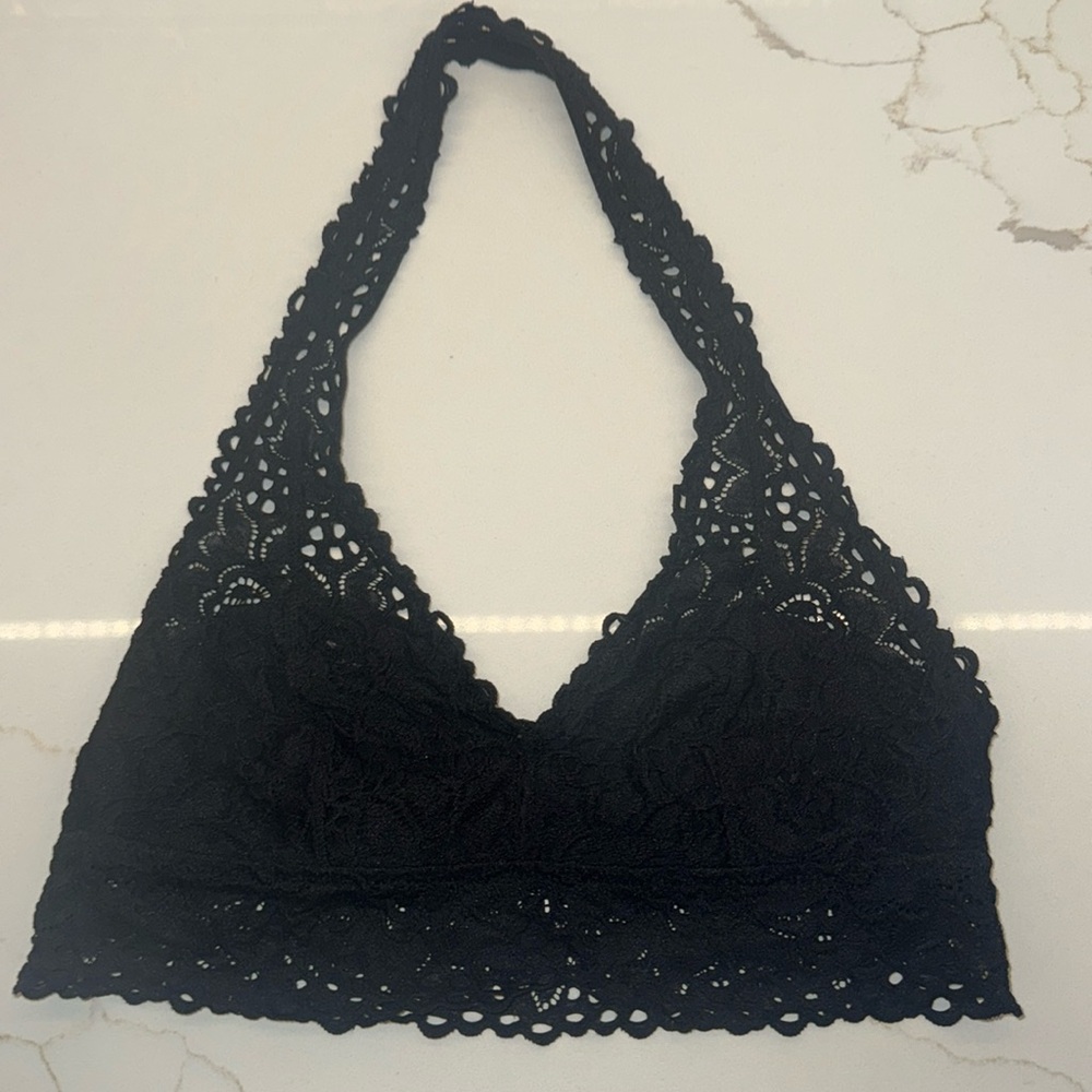 BLACK LACE BRALETTE